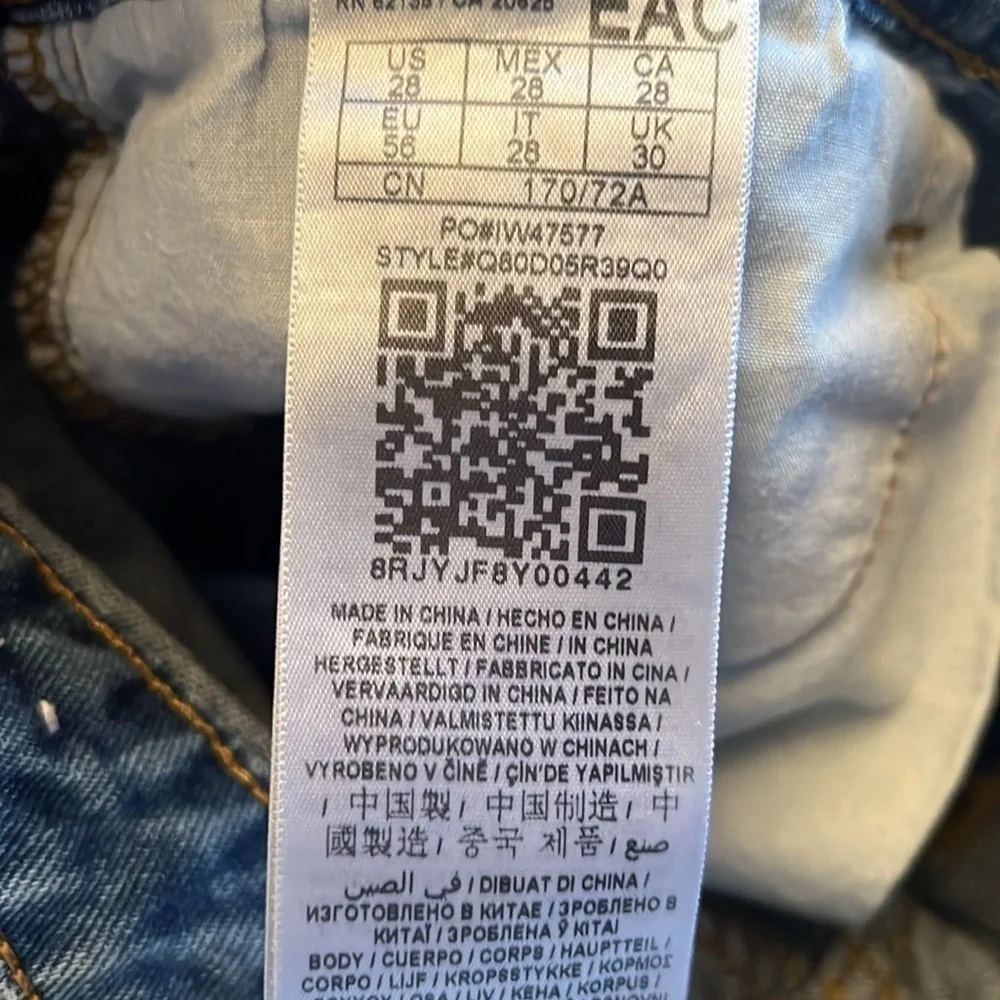 Guess Womens Shorts Size 28 Blue
Denim Floral High Rise Gia Cheeky Hot Pants - Picture 7 of 7